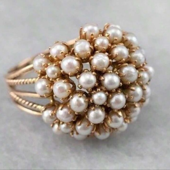 Vintage Elegant Pearl Cluster Ring